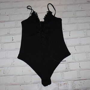 🖤🔥 Strappy Chic Bodysuit · Black · Size M · Stretch & Sleek